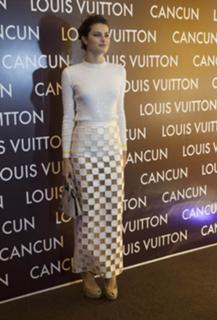 Isabeli Fontana feet photo thumbnail