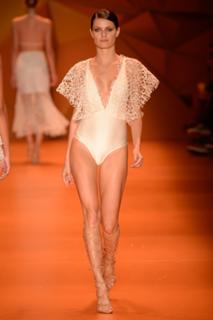 Isabeli Fontana feet photo thumbnail