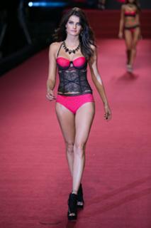 Isabeli Fontana feet photo thumbnail