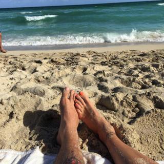 Isabeli Fontana feet photo thumbnail