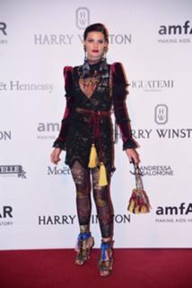 Isabeli Fontana feet photo thumbnail