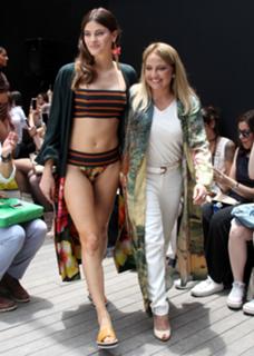 Isabeli Fontana feet photo thumbnail