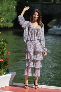 Isabeli Fontana feet photo thumbnail