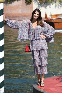 Isabeli Fontana feet photo thumbnail