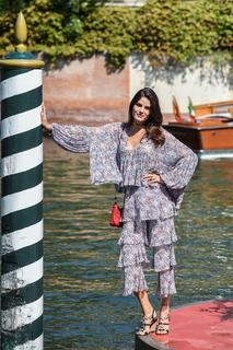 Isabeli Fontana feet photo thumbnail