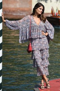 Isabeli Fontana feet photo thumbnail