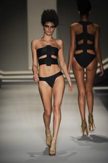 Isabeli Fontana feet photo thumbnail