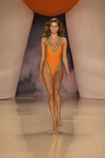 Isabeli Fontana feet photo thumbnail