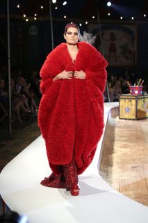 Isabeli Fontana feet photo thumbnail