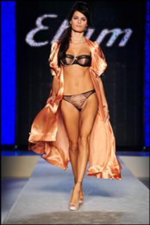 Isabeli Fontana feet photo thumbnail