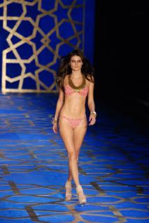 Isabeli Fontana feet photo thumbnail