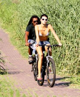 Isabeli Fontana feet photo thumbnail