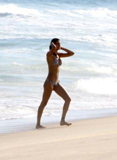 Isabeli Fontana feet photo thumbnail