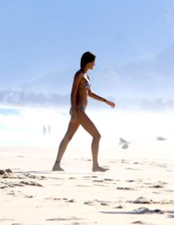 Isabeli Fontana feet photo thumbnail