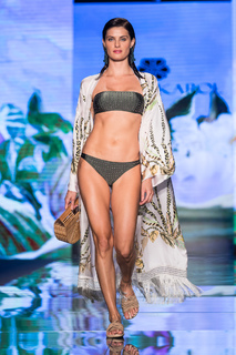 Isabeli Fontana feet photo thumbnail