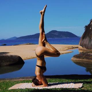 Isabeli Fontana feet photo thumbnail