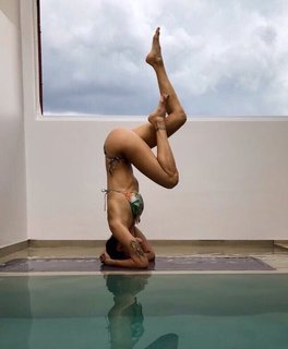 Isabeli Fontana feet photo thumbnail