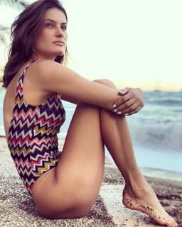 Isabeli Fontana feet photo thumbnail
