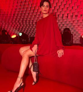 Isabeli Fontana feet photo thumbnail