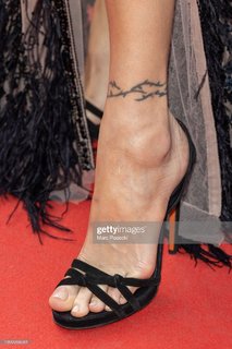 Isabeli Fontana feet photo thumbnail