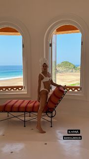 Isabeli Fontana feet photo thumbnail