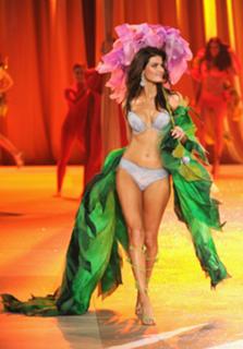 Isabeli Fontana feet photo thumbnail