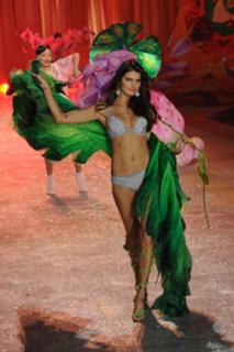 Isabeli Fontana feet photo thumbnail