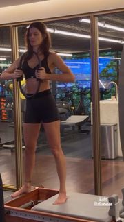 Isabeli Fontana feet photo thumbnail