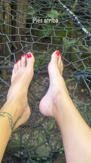 Isabeli Fontana feet photo 7