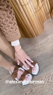 Isabella Fiorentino feet photo thumbnail