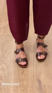 Isabella Fiorentino feet photo thumbnail