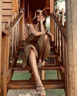 Isabella Fiorentino feet photo thumbnail