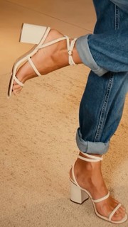 Isabella Fiorentino feet photo thumbnail