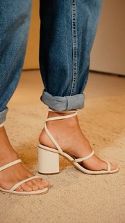 Isabella Fiorentino feet photo thumbnail