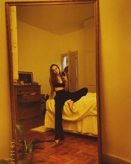Isabella Moreira feet photo 1