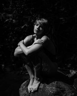 Isabella Santoni feet photo thumbnail