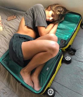 Isabella Santoni feet photo thumbnail