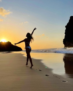 Isabella Santoni feet photo thumbnail