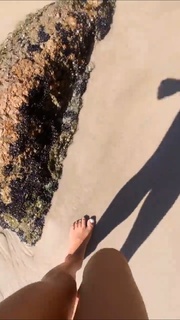Isabella Santoni feet photo thumbnail