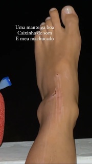 Isabella Santoni feet photo thumbnail