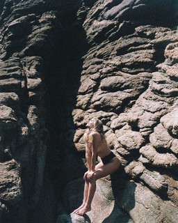 Isabella Santoni feet photo thumbnail