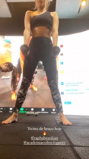 Isabella Santoni feet photo thumbnail
