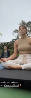 Isabella Santoni feet photo thumbnail