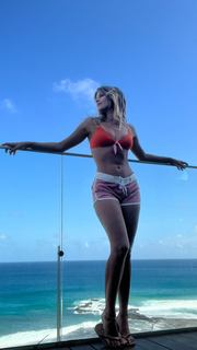 Isabella Santoni feet photo thumbnail