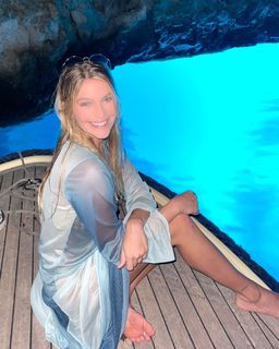 Isabella Santoni feet photo thumbnail
