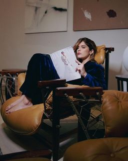 Isabella Santoni feet photo thumbnail
