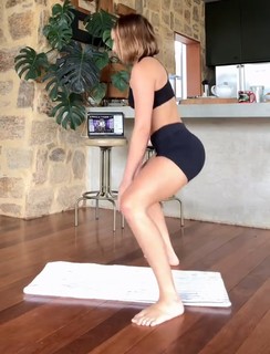 Isabella Santoni feet photo thumbnail