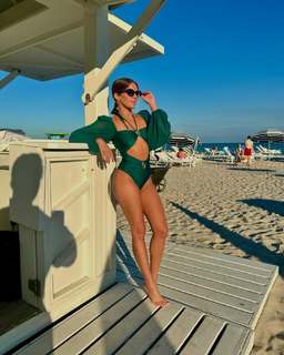 Isabella Santoni feet photo thumbnail