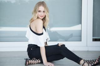 Isabella Scherer feet photo 2