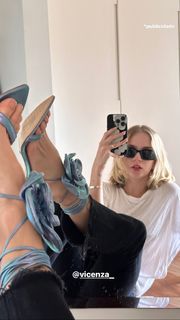 Isabella Scherer feet photo 13